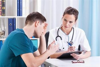 Ahli urologi meresepkan pengobatan untuk prostatitis